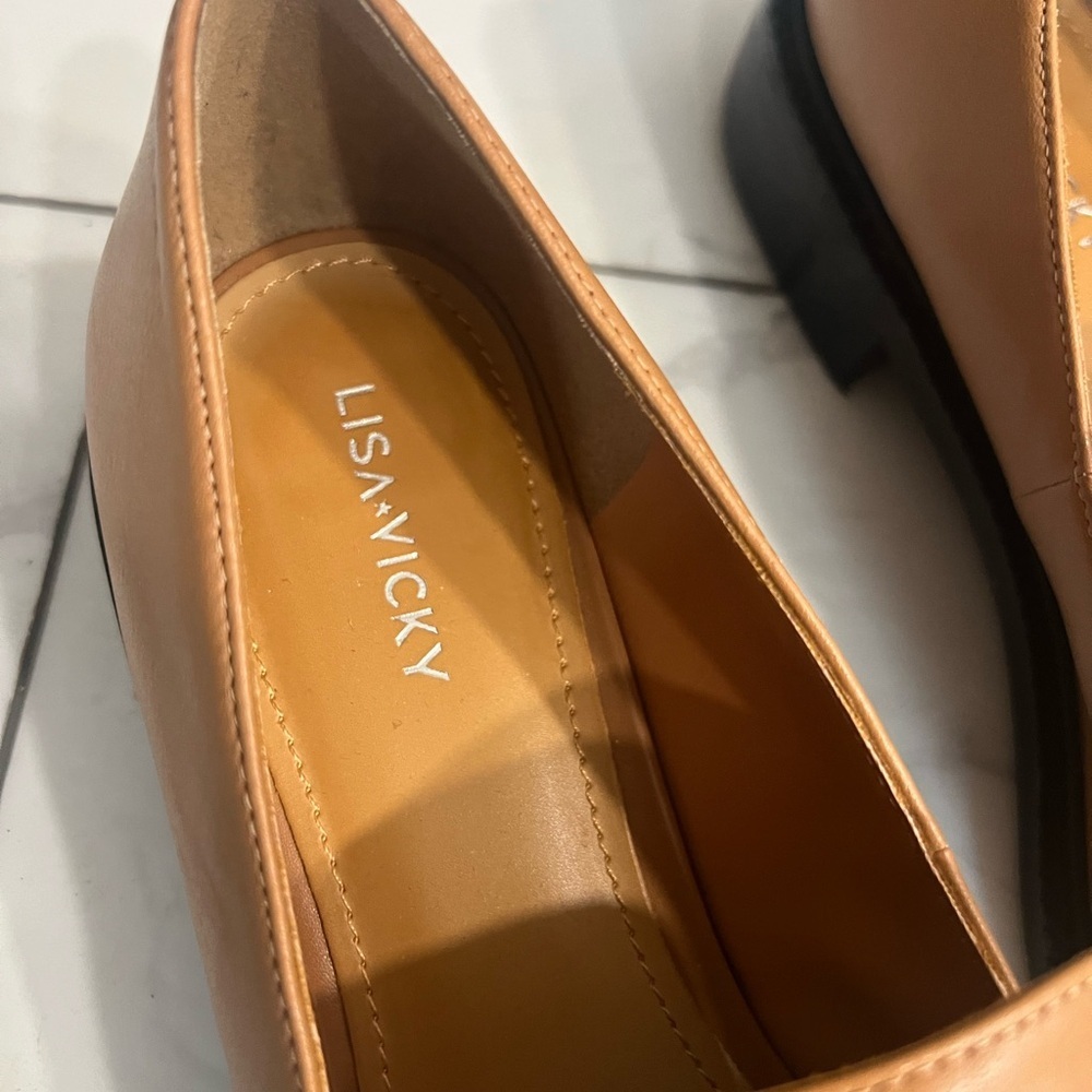 NWOT Lisa Vicky Tan Leather Loafers with Gold Accent and Flat Heel - Picture 4 of 6